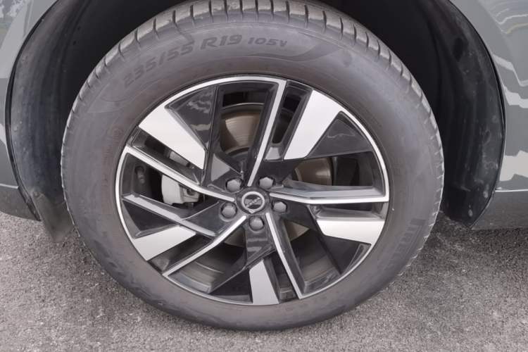Used Volvo XC60 2026 B5 4x4 SmartDrive Sport Edition Exterior 4