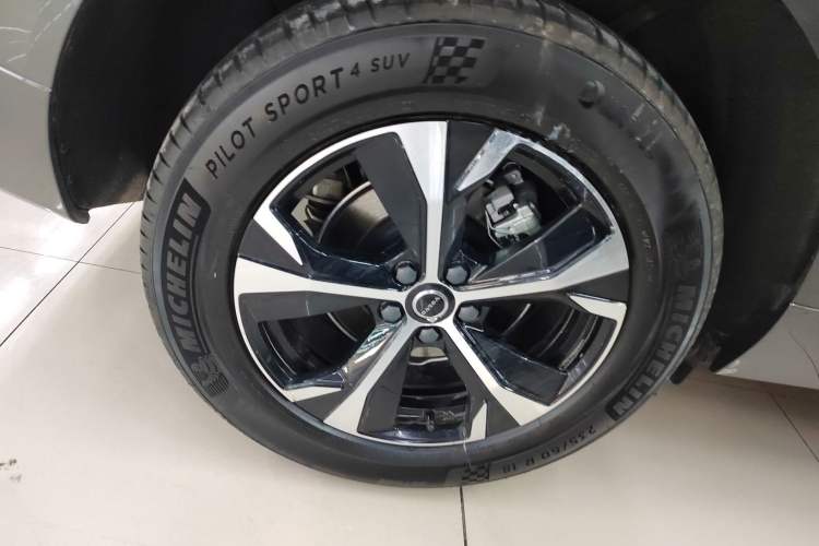 Used Volvo XC60 2026 B5 4x4 Smart Luxury Edition Exterior 5