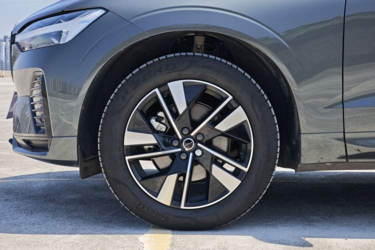 Used Volvo XC60 2026 B5 4x4 SmartDrive Sport Edition Exterior 6