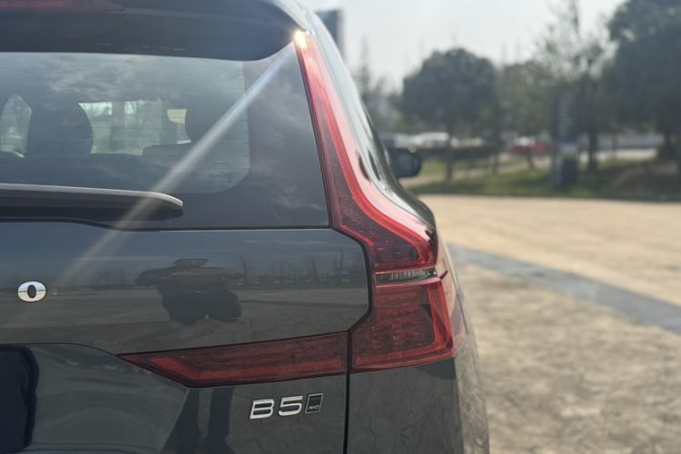 Used Volvo XC60 2026 B5 4x4 SmartDrive Sport Edition Exterior 6