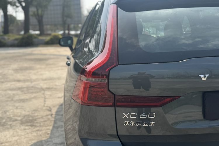 Used Volvo XC60 2026 B5 4x4 SmartDrive Sport Edition Exterior 9