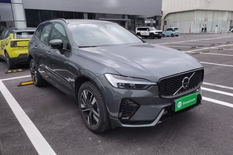 Used Volvo XC60 2026 B5 4x4 SmartDrive Sport Edition Front Right 45 Deg