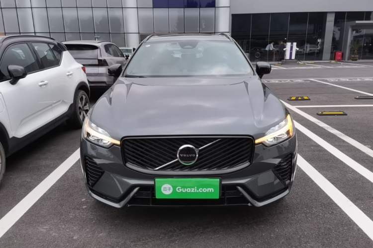 Used Volvo XC60 2026 B5 4x4 SmartDrive Sport Edition Front
