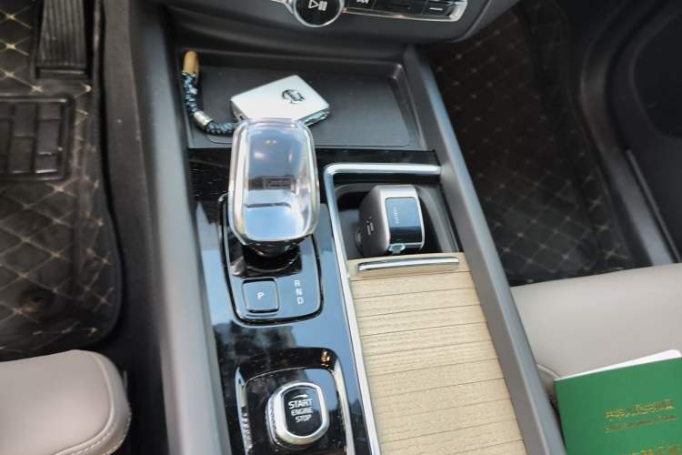 Used Volvo XC60 2026 B5 4x4 Smart Luxury Edition Gear Lever