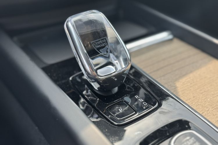 Used Volvo XC60 2026 B5 4x4 SmartDrive Sport Edition Gear Lever