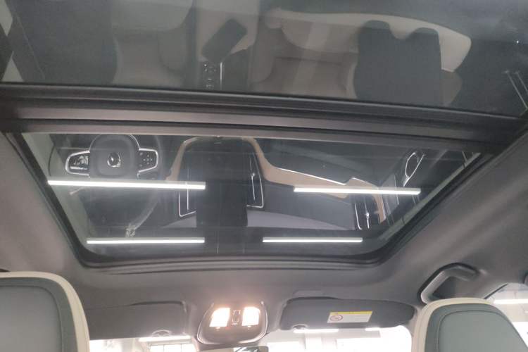 Used Volvo XC60 2026 B5 4x4 SmartDrive Sport Edition Headliner