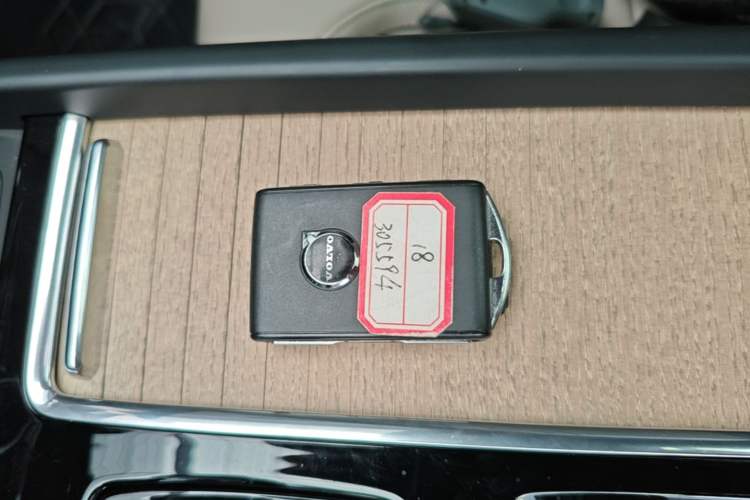 Used Volvo XC60 2026 B5 4x4 SmartDrive Sport Edition Interior 1