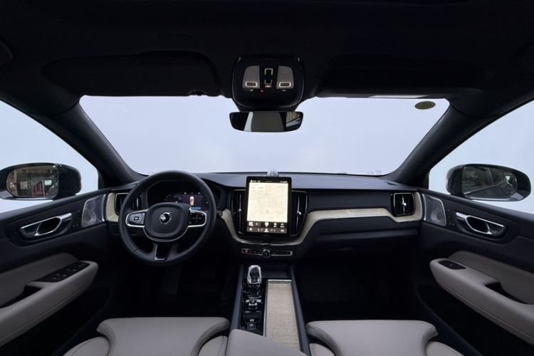 Used Volvo XC60 2026 B5 4x4 SmartDrive Sport Edition Interior 1