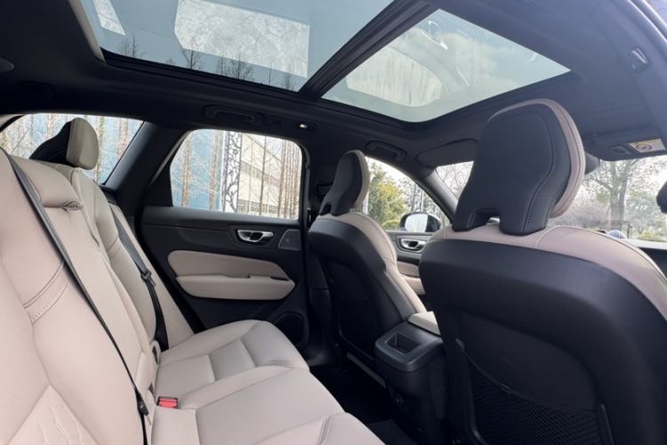 Used Volvo XC60 2026 B5 4x4 SmartDrive Sport Edition Interior 10