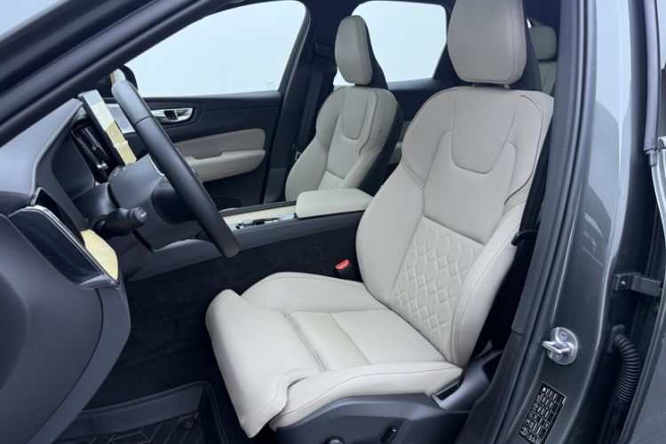 Used Volvo XC60 2026 B5 4x4 SmartDrive Sport Edition Interior 11