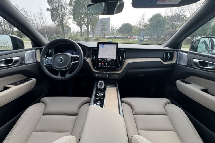 Used Volvo XC60 2026 B5 4x4 SmartDrive Sport Edition Interior 11