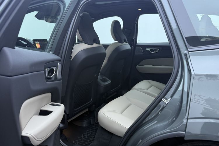 Used Volvo XC60 2026 B5 4x4 SmartDrive Sport Edition Interior 12