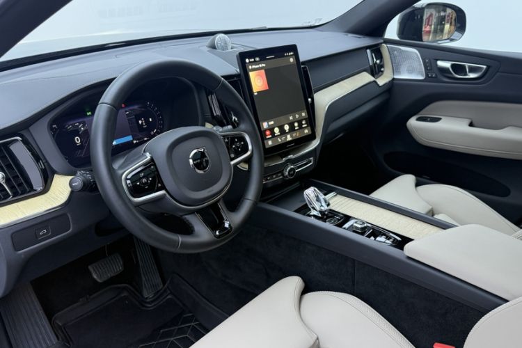 Used Volvo XC60 2026 B5 4x4 SmartDrive Sport Edition Interior 2