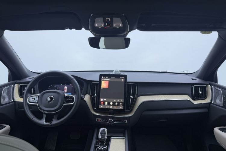 Used Volvo XC60 2026 B5 4x4 SmartDrive Sport Edition Interior 3