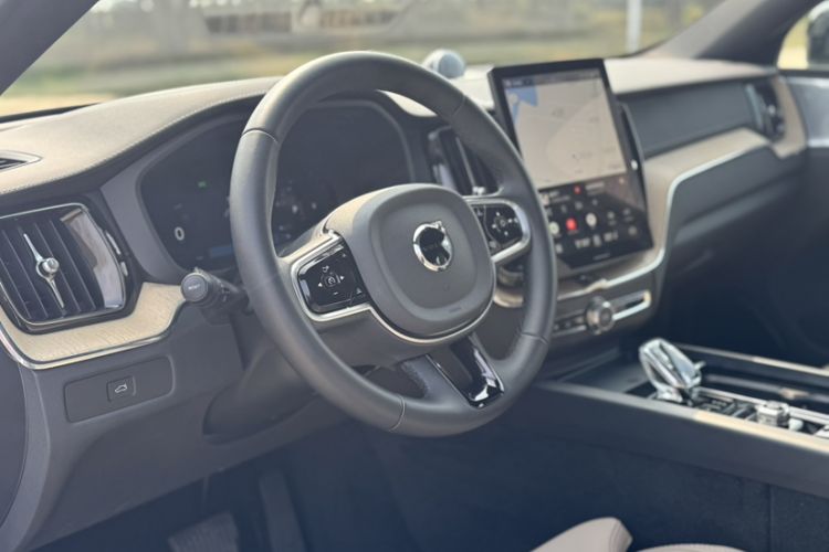 Used Volvo XC60 2026 B5 4x4 SmartDrive Sport Edition Interior 4