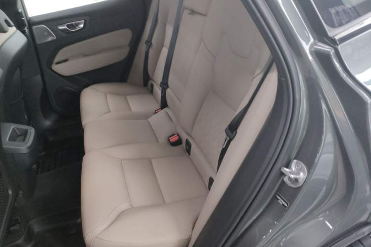 Used Volvo XC60 2026 B5 4x4 SmartDrive Sport Edition Interior 4