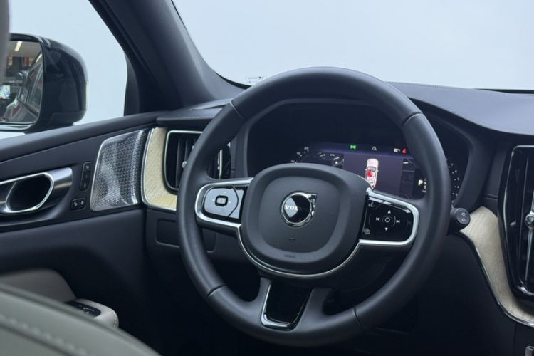 Used Volvo XC60 2026 B5 4x4 SmartDrive Sport Edition Interior 5