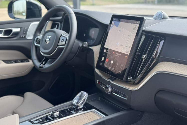 Used Volvo XC60 2026 B5 4x4 SmartDrive Sport Edition Interior 5