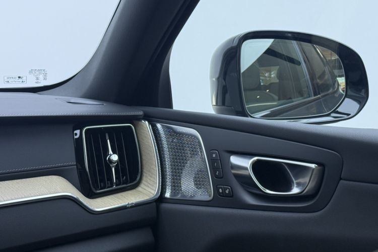 Used Volvo XC60 2026 B5 4x4 SmartDrive Sport Edition Interior 6