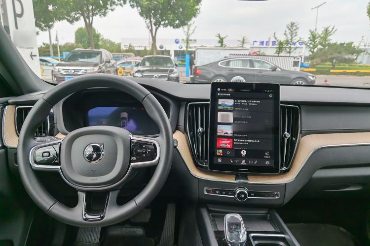 Used Volvo XC60 2026 B5 4x4 SmartDrive Sport Edition Interior 6