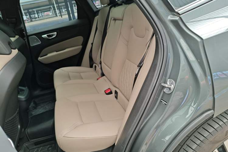 Used Volvo XC60 2026 B5 4x4 SmartDrive Sport Edition Left Rear Seat