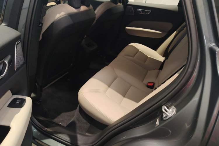 Used Volvo XC60 2026 B5 4x4 SmartDrive Sport Edition Left Rear Seat