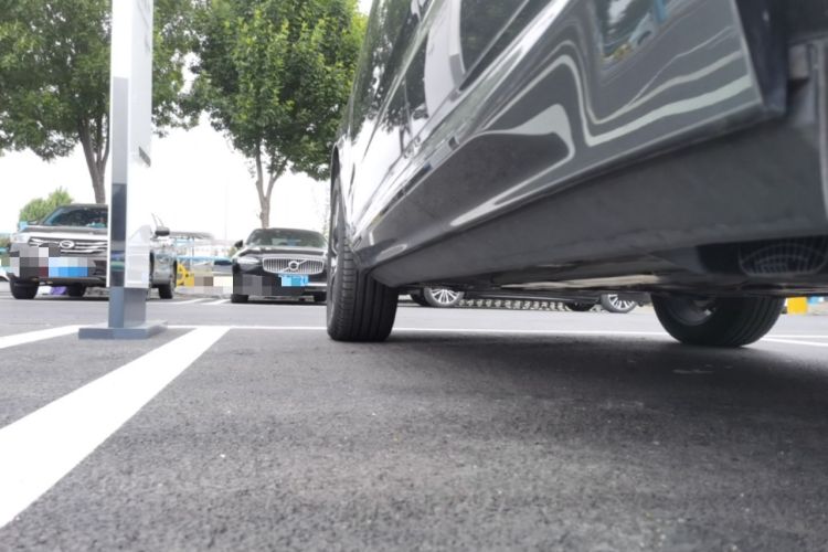 Used Volvo XC60 2026 B5 4x4 SmartDrive Sport Edition Left Side Sill
