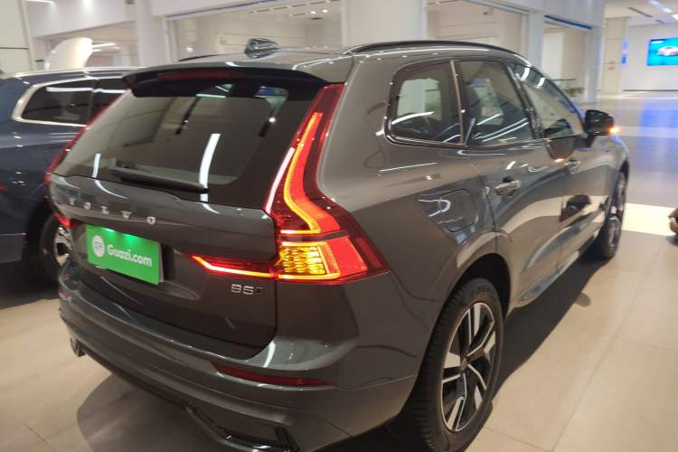Used Volvo XC60 2026 B5 4x4 SmartDrive Sport Edition Rear Right 45 Deg