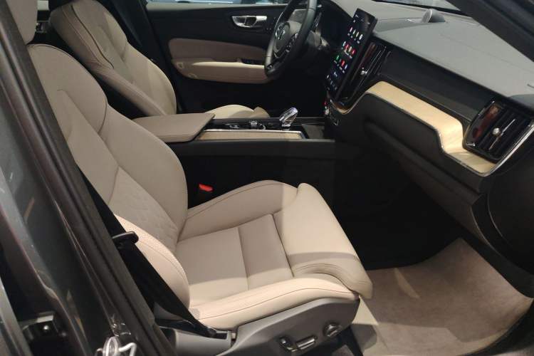 Used Volvo XC60 2026 B5 4x4 SmartDrive Sport Edition Right Front Seat