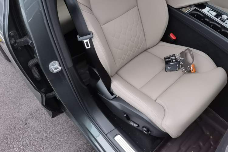 Used Volvo XC60 2026 B5 4x4 SmartDrive Sport Edition Right Front Seat