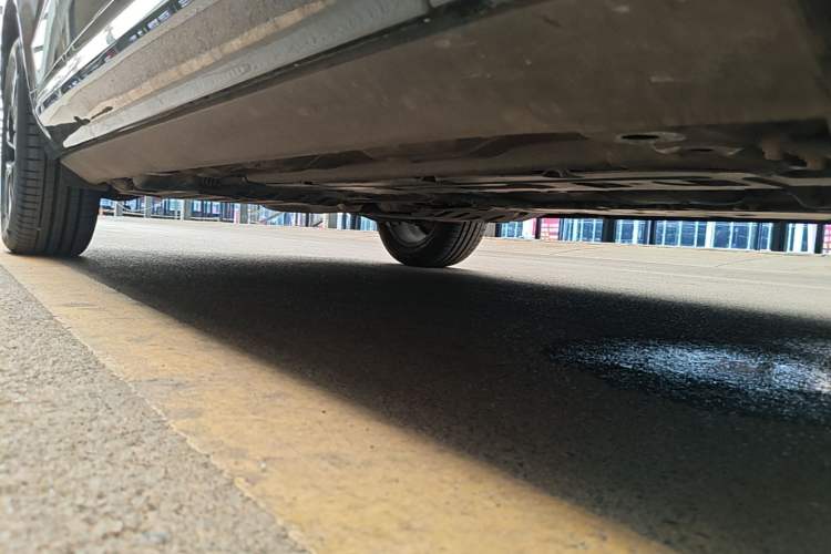 Used Volvo XC60 2026 B5 4x4 SmartDrive Sport Edition Right Side Sill