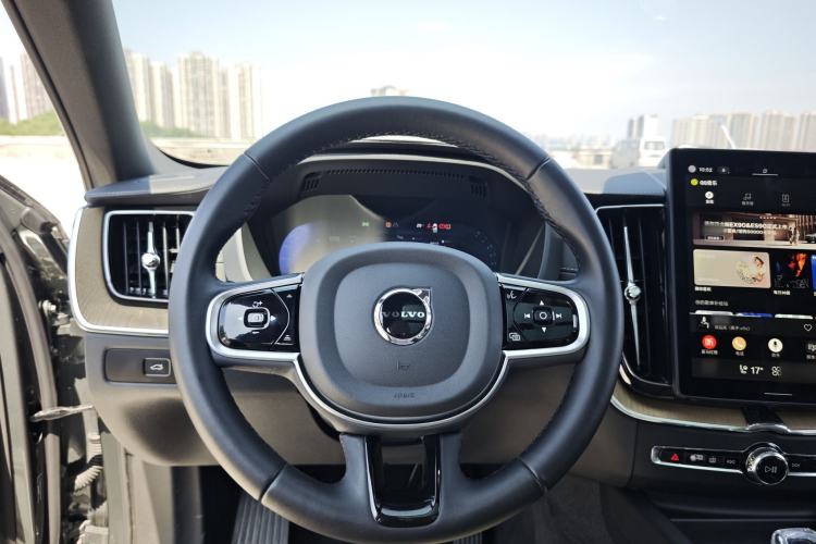 Used Volvo XC60 2026 B5 4x4 SmartDrive Sport Edition Steering Wheel