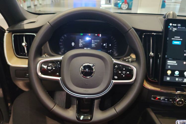 Used Volvo XC60 2026 B5 4x4 SmartDrive Sport Edition Steering Wheel