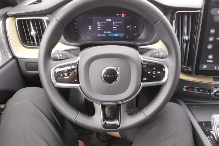 Used Volvo XC60 2026 B5 4x4 SmartDrive Sport Edition Steering Wheel