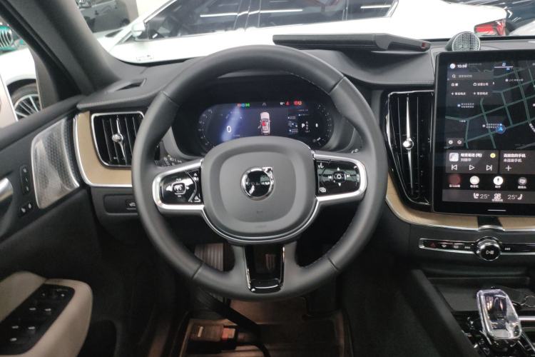 Used Volvo XC60 2026 B5 4x4 SmartDrive Sport Edition Steering Wheel