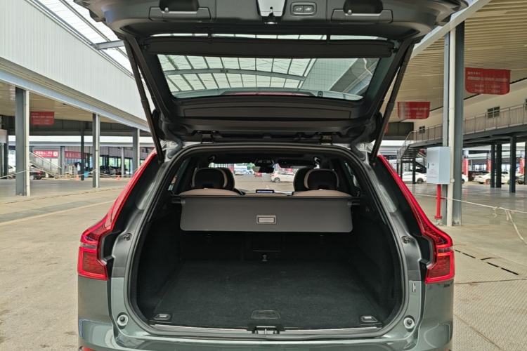 Used Volvo XC60 2026 B5 4x4 SmartDrive Sport Edition Trunk