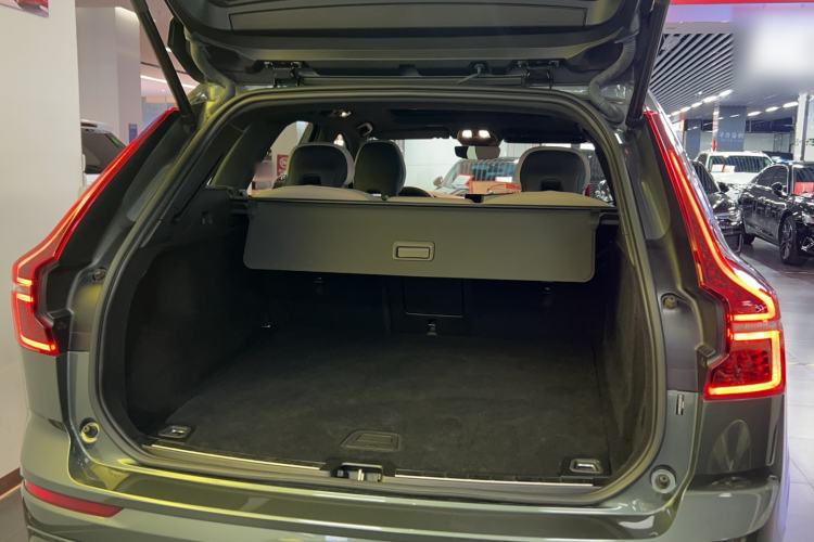 Used Volvo XC60 2026 B5 4x4 SmartDrive Sport Edition Trunk