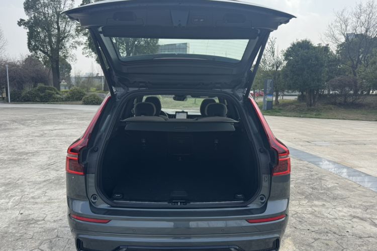 Used Volvo XC60 2026 B5 4x4 SmartDrive Sport Edition Trunk