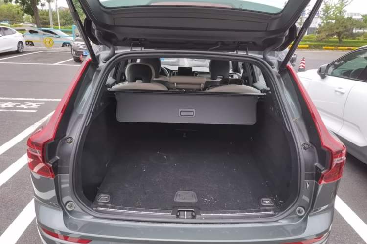 Used Volvo XC60 2026 B5 4x4 SmartDrive Sport Edition Trunk