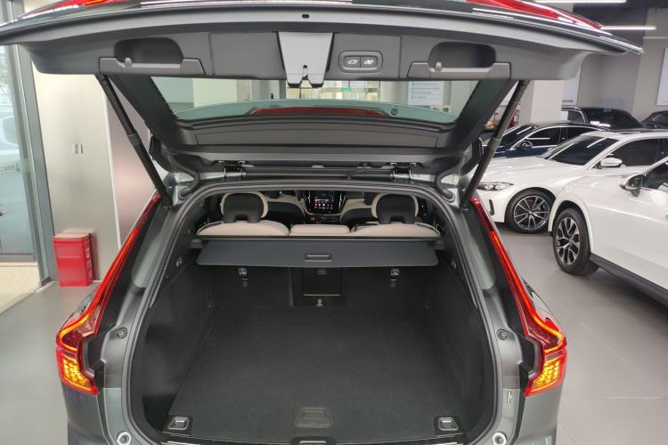 Used Volvo XC60 2026 B5 4x4 SmartDrive Sport Edition Trunk