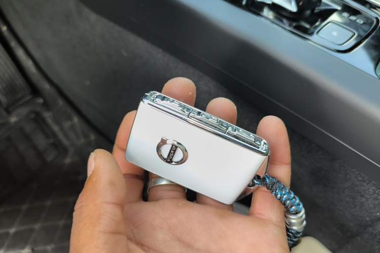 Used Volvo XC60 2026 B5 4x4 Smart Luxury Edition Vehicle Key