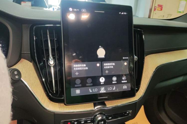 Used Volvo XC60 2026 B5 4x4 Smart Luxury Edition Audio And AC Panel