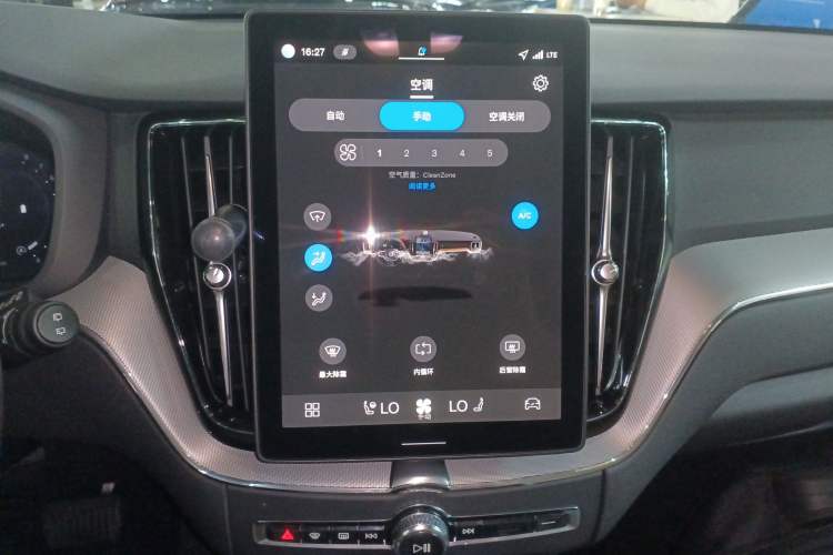 Used Volvo XC60 2026 B5 4x4 Smart Luxury Edition Audio And AC Panel