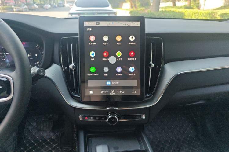 Used Volvo XC60 2026 B5 4x4 Smart Luxury Edition Audio And AC Panel