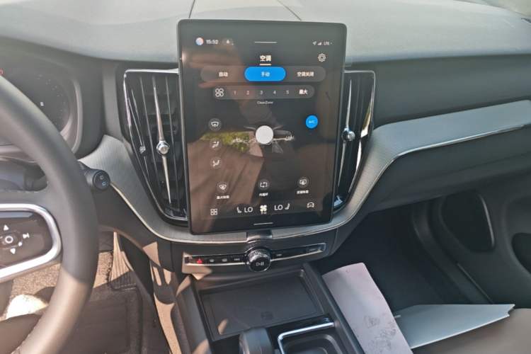 Used Volvo XC60 2026 B5 4x4 Smart Luxury Edition Audio And AC Panel