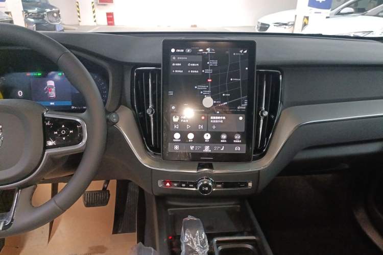 Used Volvo XC60 2026 B5 4x4 Smart Luxury Edition Audio And AC Panel