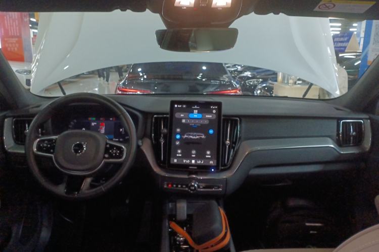 Used Volvo XC60 2026 B5 4x4 Smart Luxury Edition Center Console