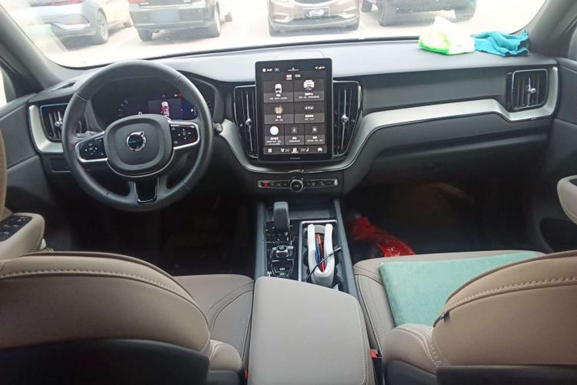 Used Volvo XC60 2026 B5 4x4 Smart Luxury Edition Center Console