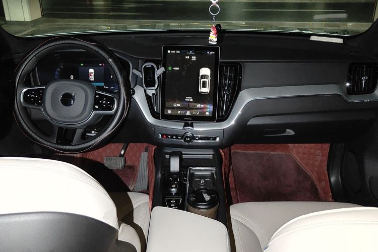 Used Volvo XC60 2026 B5 4x4 Smart Luxury Edition Center Console