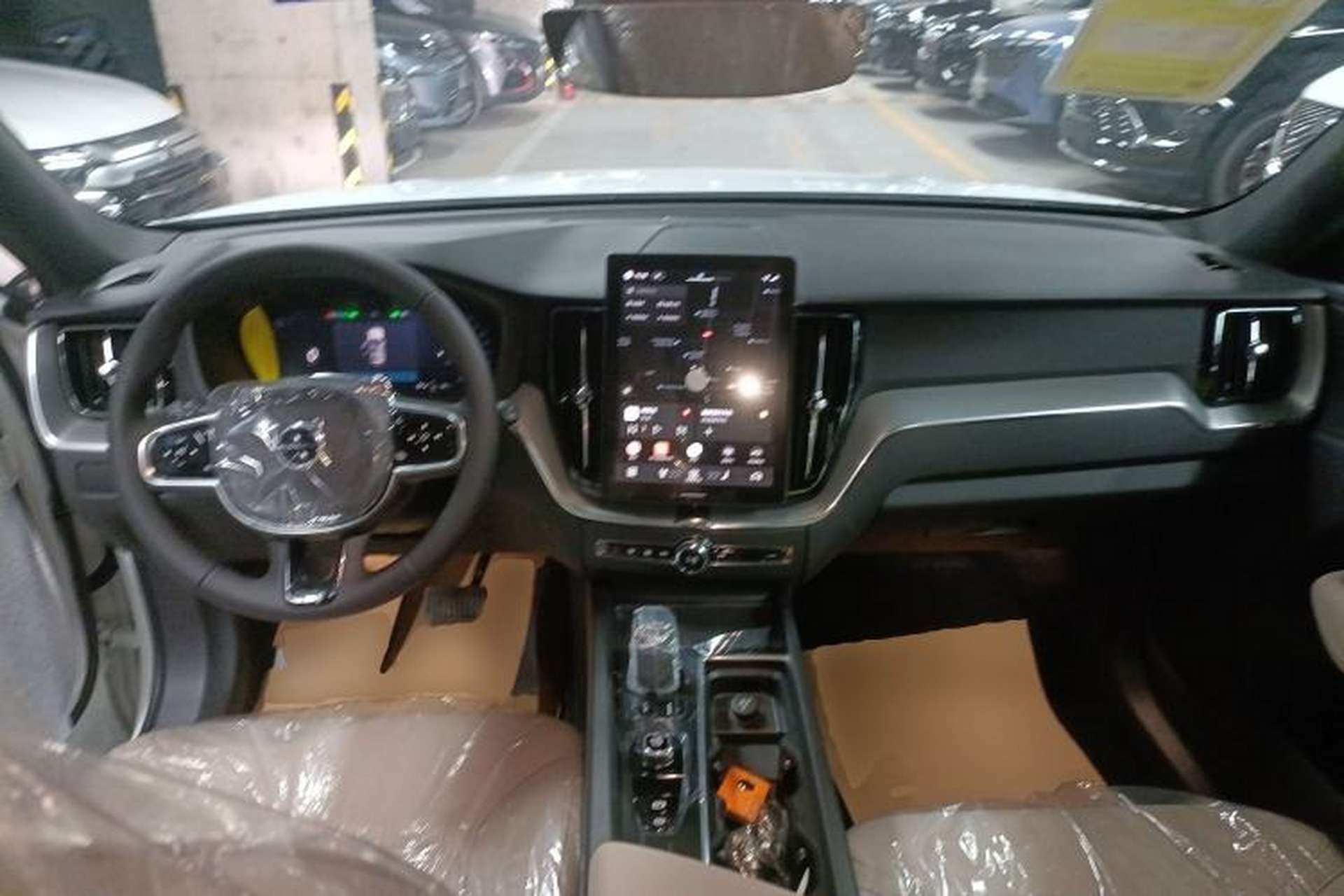 Used Volvo XC60 2026 B5 4x4 Smart Luxury Edition Center Console